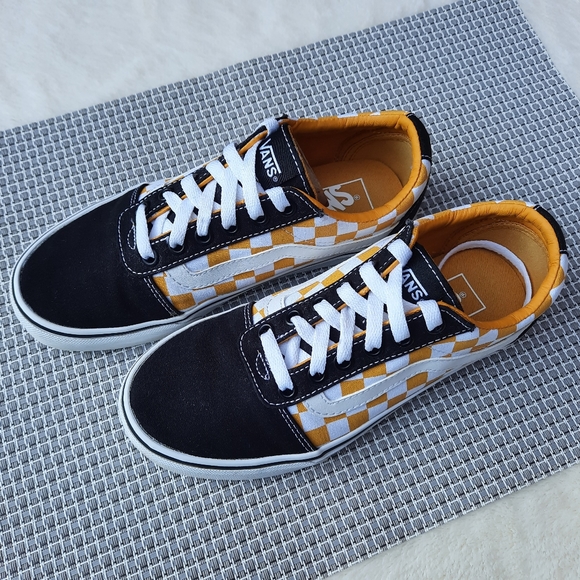 Vans Ward Checkerboard Old Skool Low Top Sneaker - Picture 3 of 11